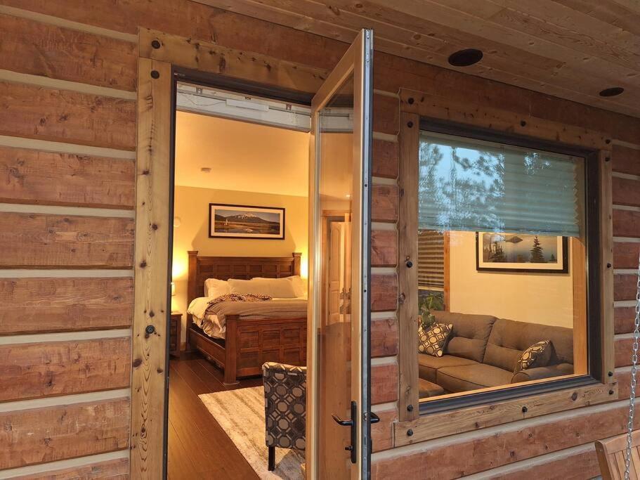 Beautiful Riverfront Near Mt Bachelor With Hot Tub Bend Extérieur photo