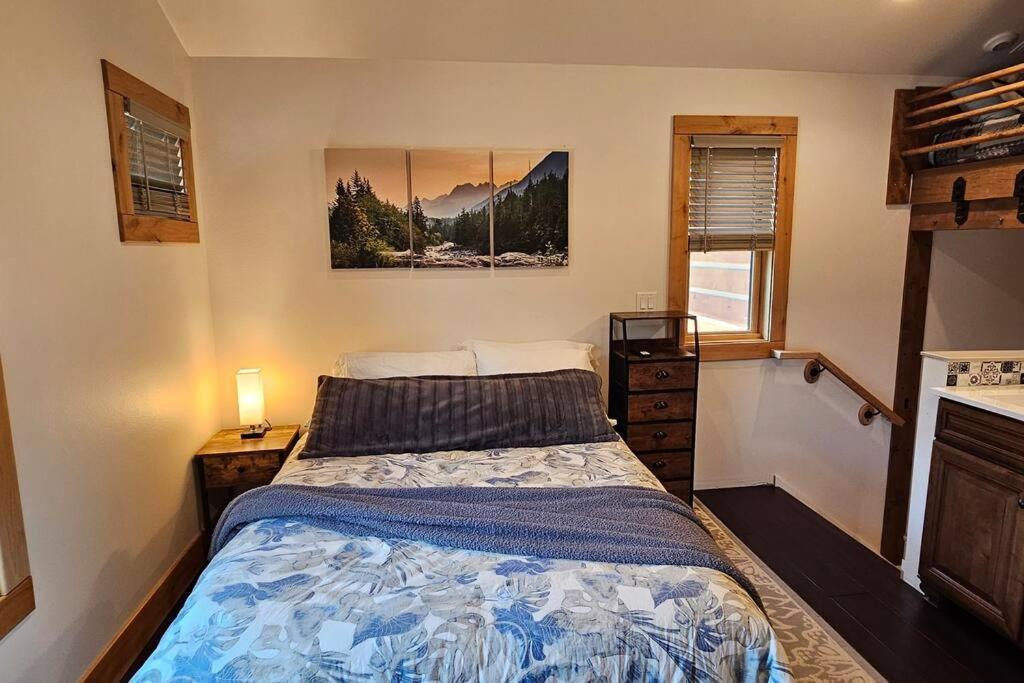 Beautiful Riverfront Near Mt Bachelor With Hot Tub Bend Extérieur photo