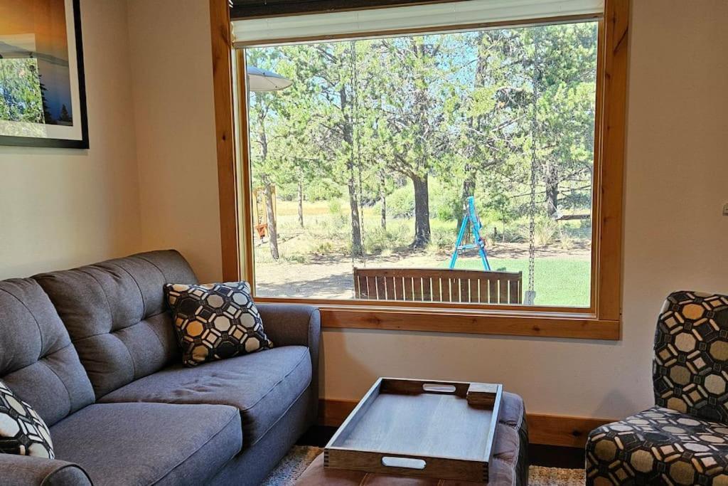 Beautiful Riverfront Near Mt Bachelor With Hot Tub Bend Extérieur photo