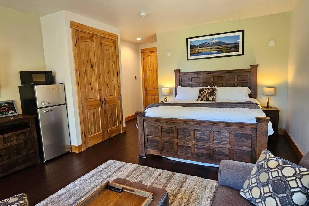 Beautiful Riverfront Near Mt Bachelor With Hot Tub Bend Extérieur photo