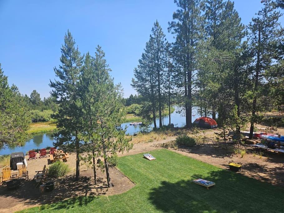 Beautiful Riverfront Near Mt Bachelor With Hot Tub Bend Extérieur photo