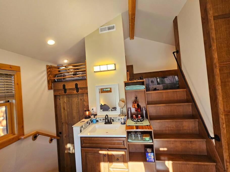Beautiful Riverfront Near Mt Bachelor With Hot Tub Bend Extérieur photo