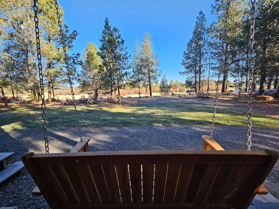 Beautiful Riverfront Near Mt Bachelor With Hot Tub Bend Extérieur photo