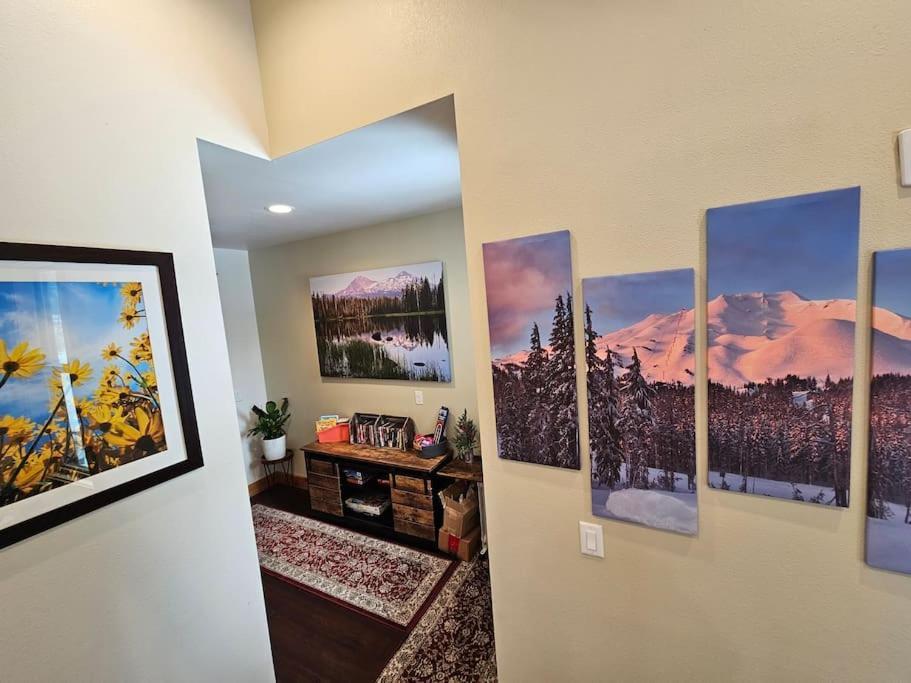Beautiful Riverfront Near Mt Bachelor With Hot Tub Bend Extérieur photo