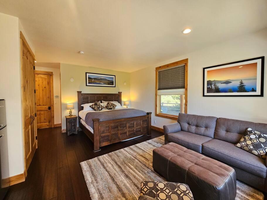 Beautiful Riverfront Near Mt Bachelor With Hot Tub Bend Extérieur photo