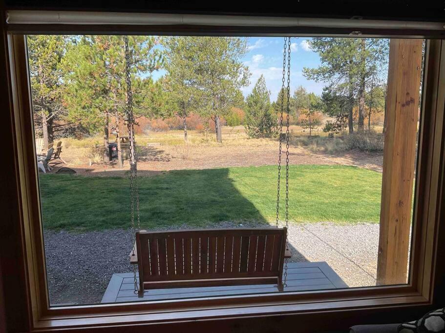 Beautiful Riverfront Near Mt Bachelor With Hot Tub Bend Extérieur photo