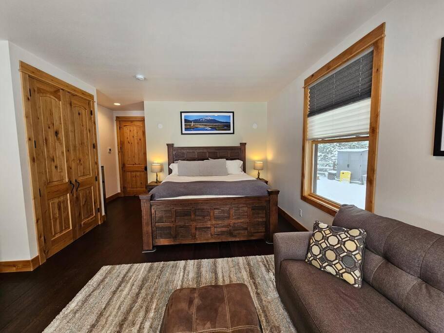 Beautiful Riverfront Near Mt Bachelor With Hot Tub Bend Extérieur photo